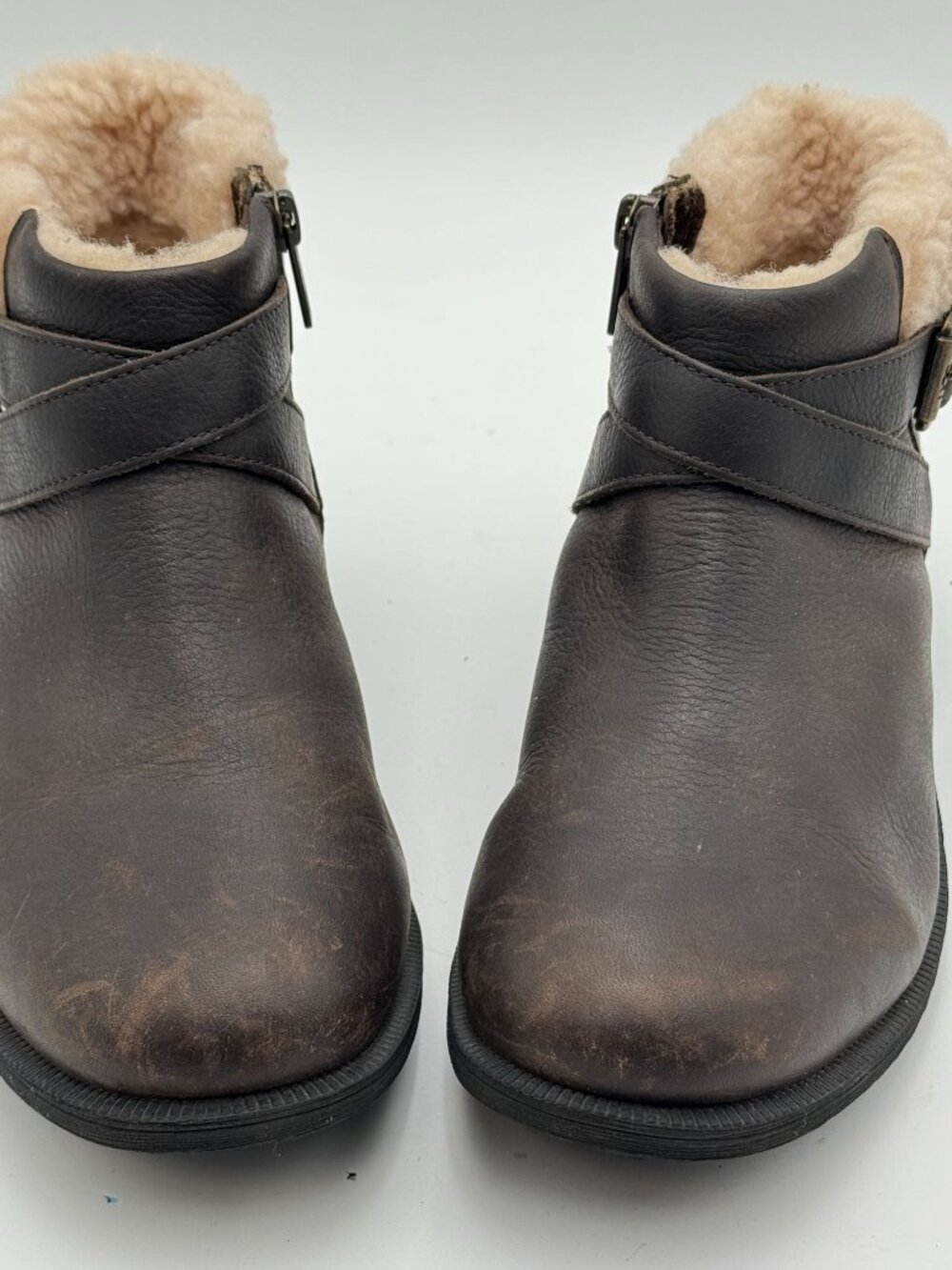UGG Benson Boots II Sz 7 Espresso Brown Leather Shearling Trim Harness Side Zip - Picture 3 of 9